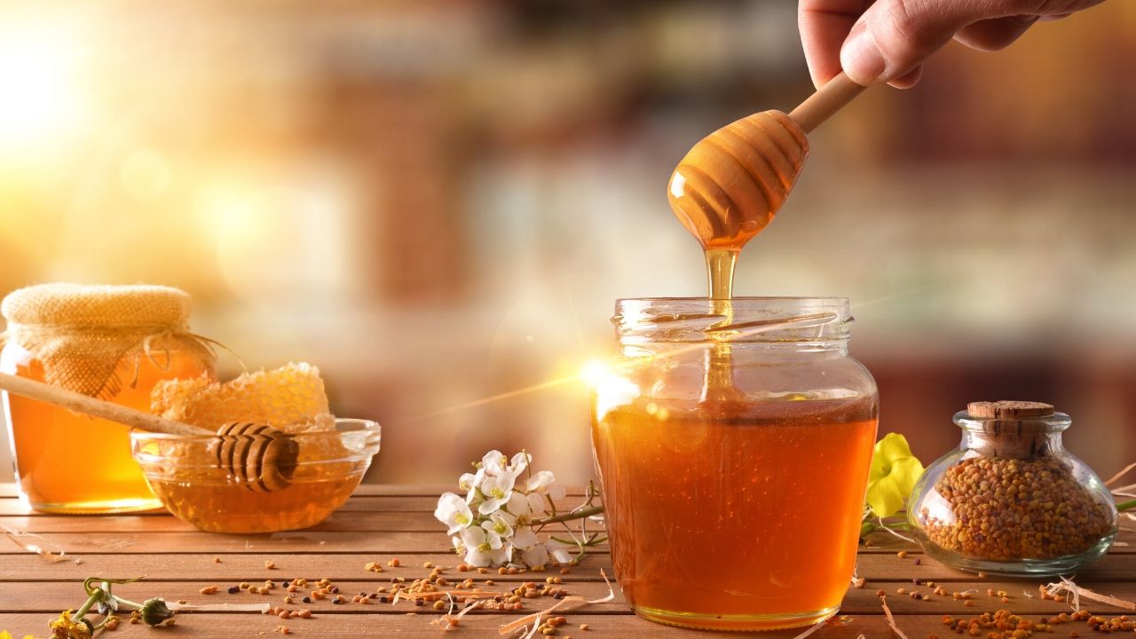 You are currently viewing 5 Homemade Honey Face Masks for Wrinkles and Aging