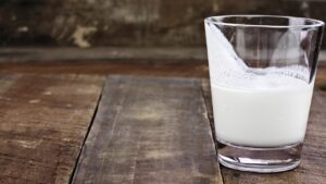 Read more about the article 6 Ways to Use Raw Milk for a Healthy and Flawless Skin