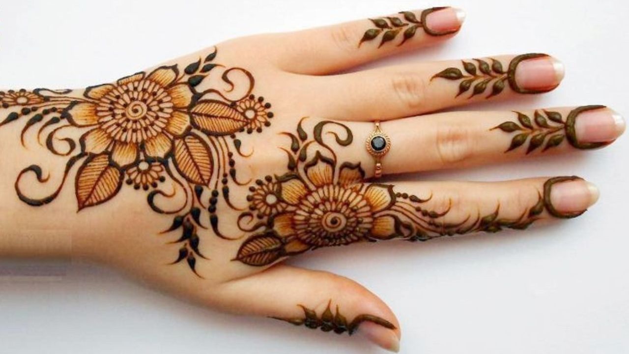 7 Latest Stylish Floral Mehndi Designs For Girls