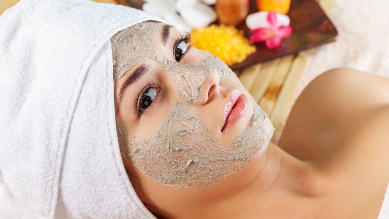 benefits of multani mitti for face