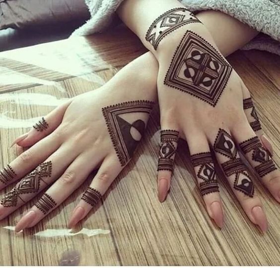  2-Part Intricate Arabic Mehndi Design