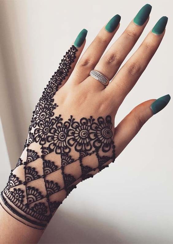 Beautiful Delicate Patterns Simple Mehndi Design