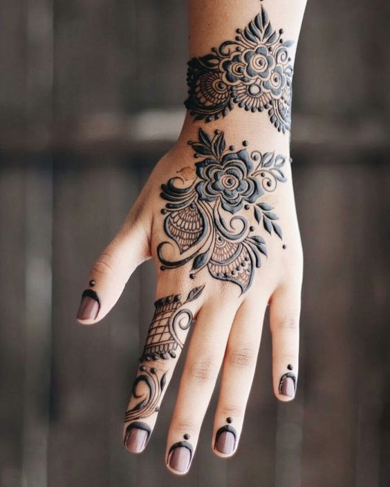 Bracelet Style Attractive henna Design