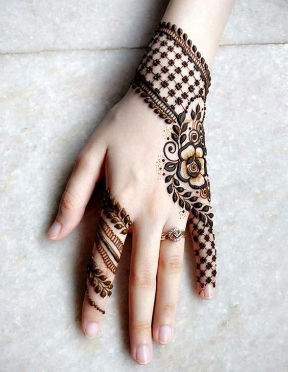 Full Hand Gulf-Arabic Mehndi Design With Leaf Checks and flowers