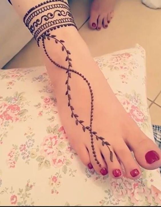 Simple Arabic Mehndi Design For Feet