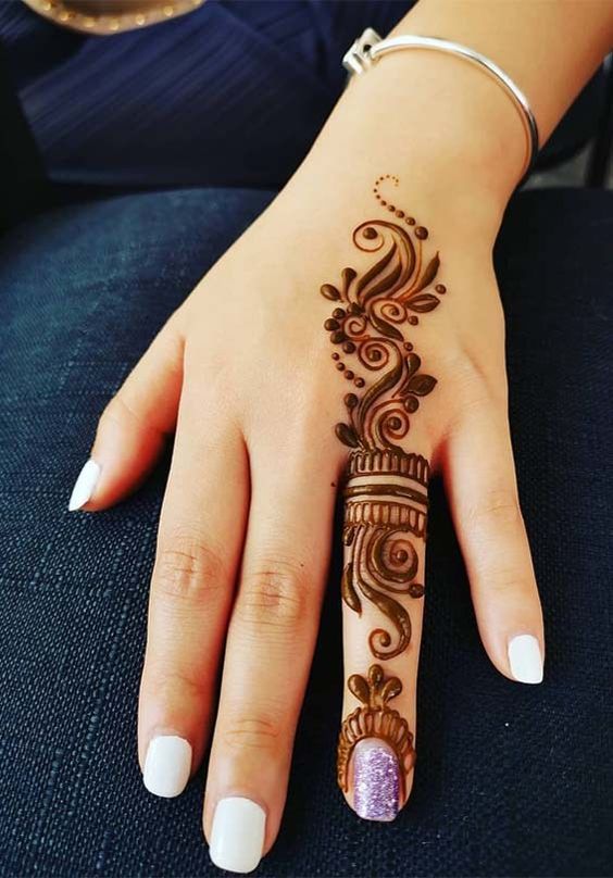 Single finger Arabic henna Design