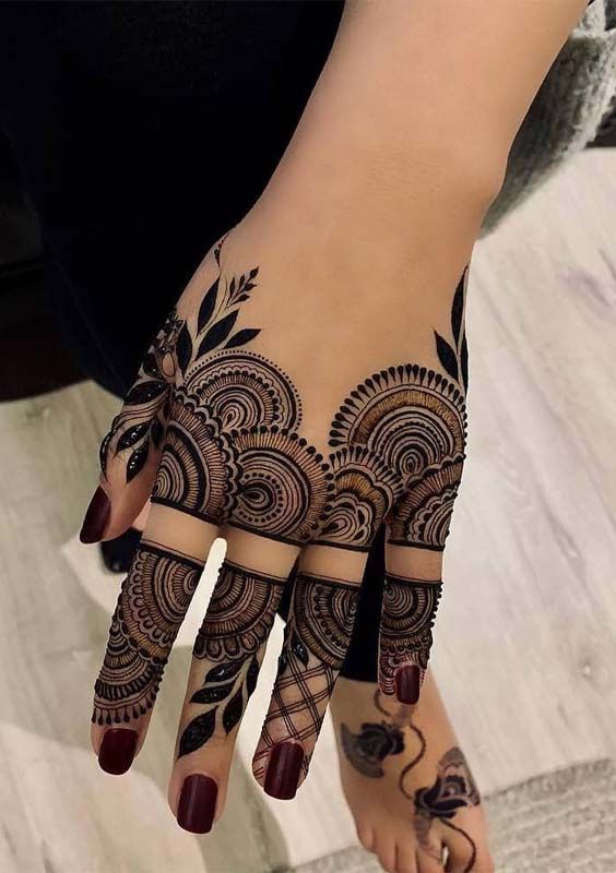 Stylish Back Hand Jewellary Arabic Mehndi Design