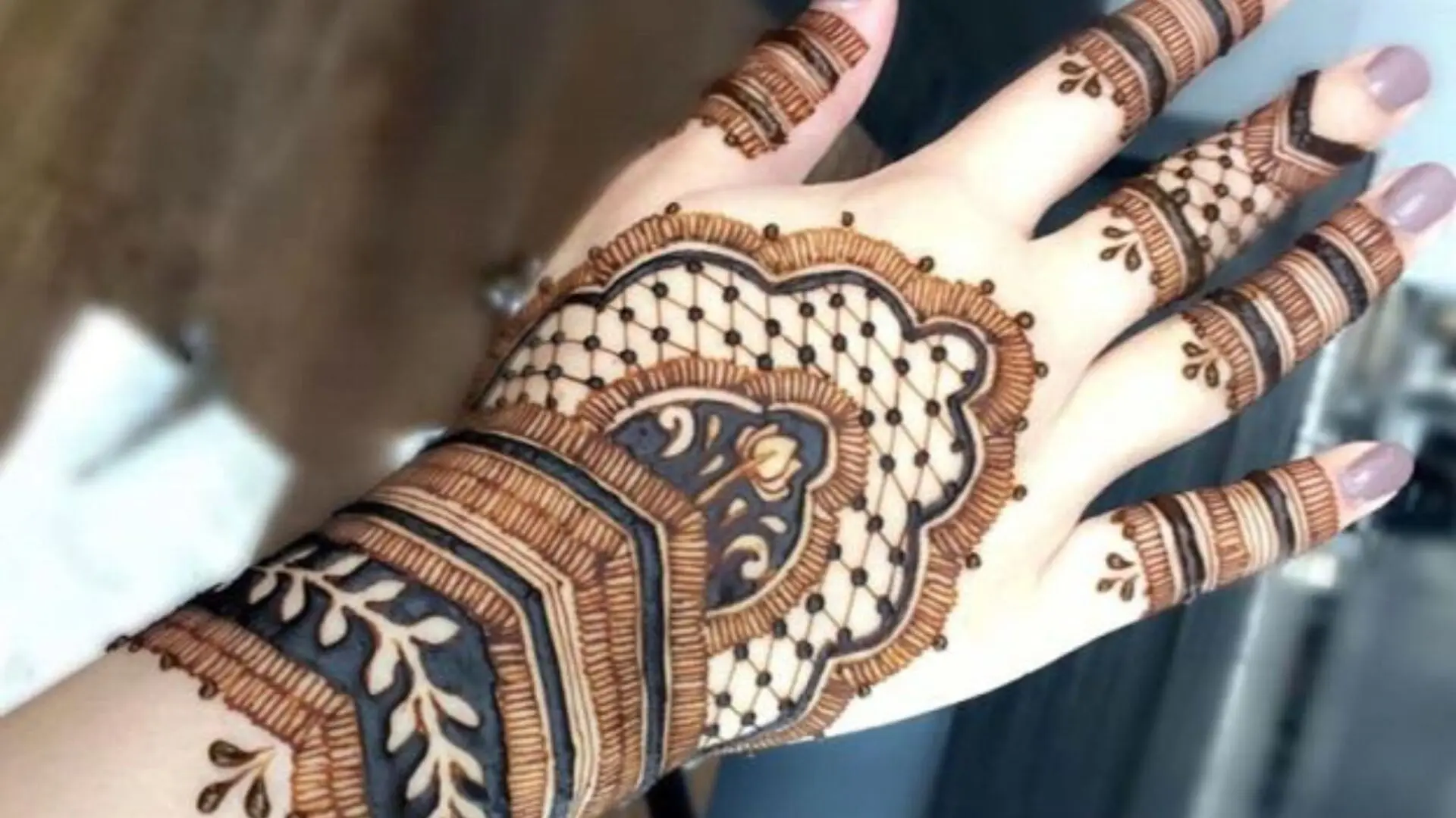 Beautiful Round Henna Designs For Hands - Ethnic Fashion Inspirations!
